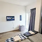 Downtown Rooms, 200m From Marina 拉纳卡
