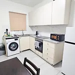 Downtown Rooms, 200m From Marina 民宿 *