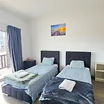 Downtown Rooms, 200m From Marina منزل للإقامة
