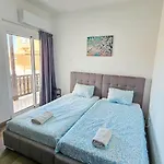 Downtown Rooms, 200m From Marina منزل للإقامة