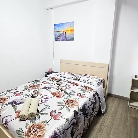 Downtown Rooms, 200m From Marina *